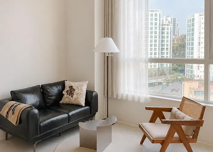 2 Min To Station, 2beds, 1baths, Loft Style 首爾